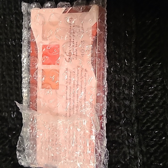 Laura Gellar Eye, Lip, Cheek Palette Think Pink .06 oz/1.6 g - Picture 3 of 3